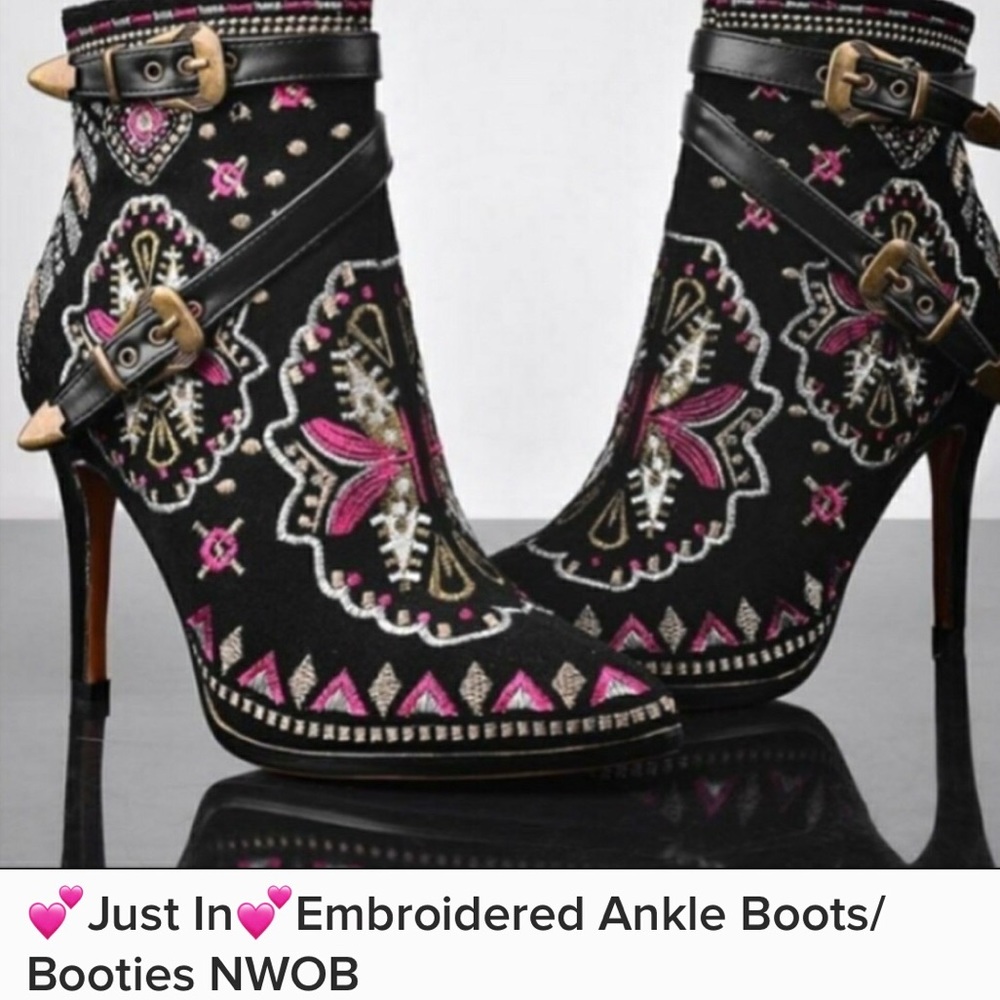 New 🖤🌸🌼🌷Embroidered ankle boots
